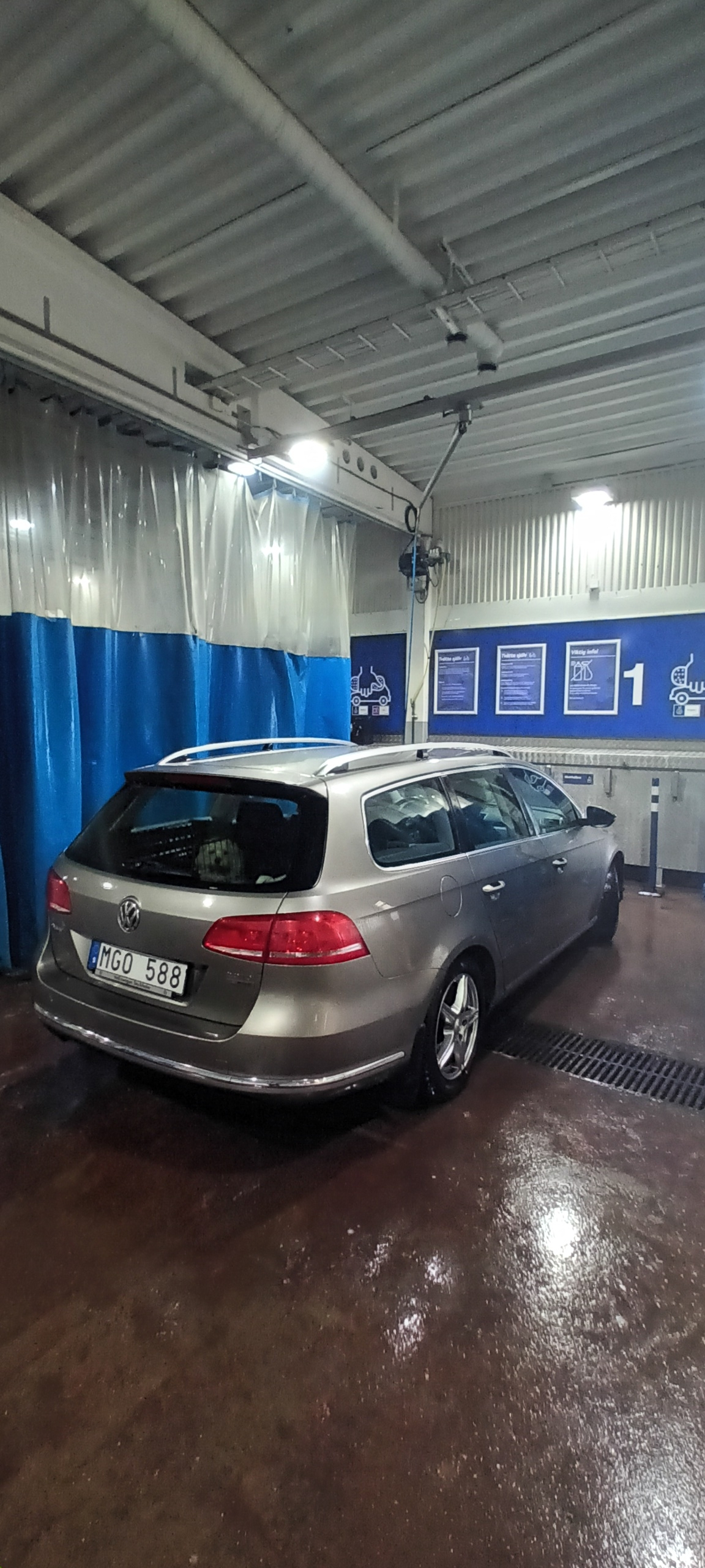 Volkswagen Passat 2012, bild 2/5