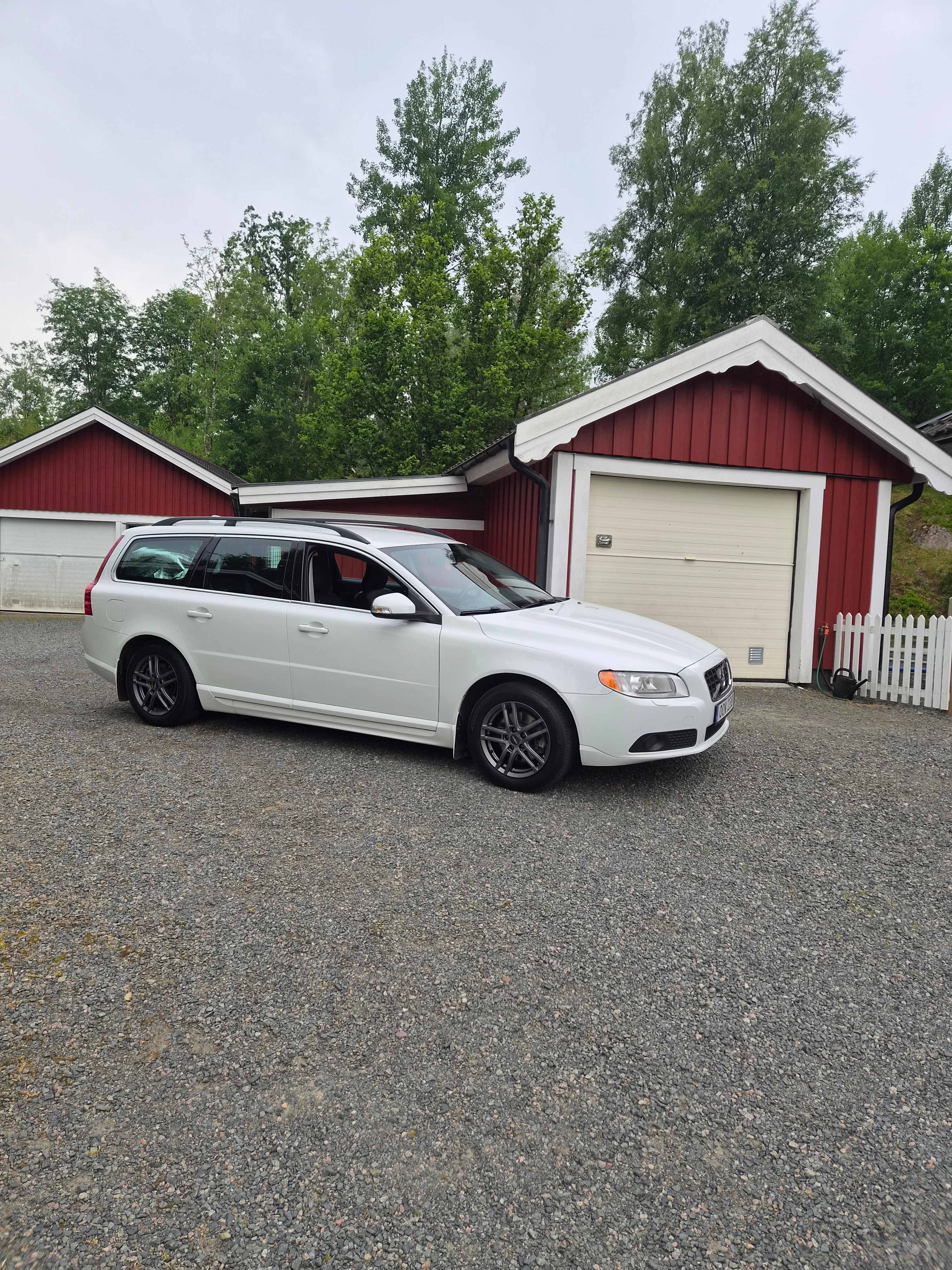 Volvo V70 2.4D D 5 Geartronic 2010, kuva 2/51