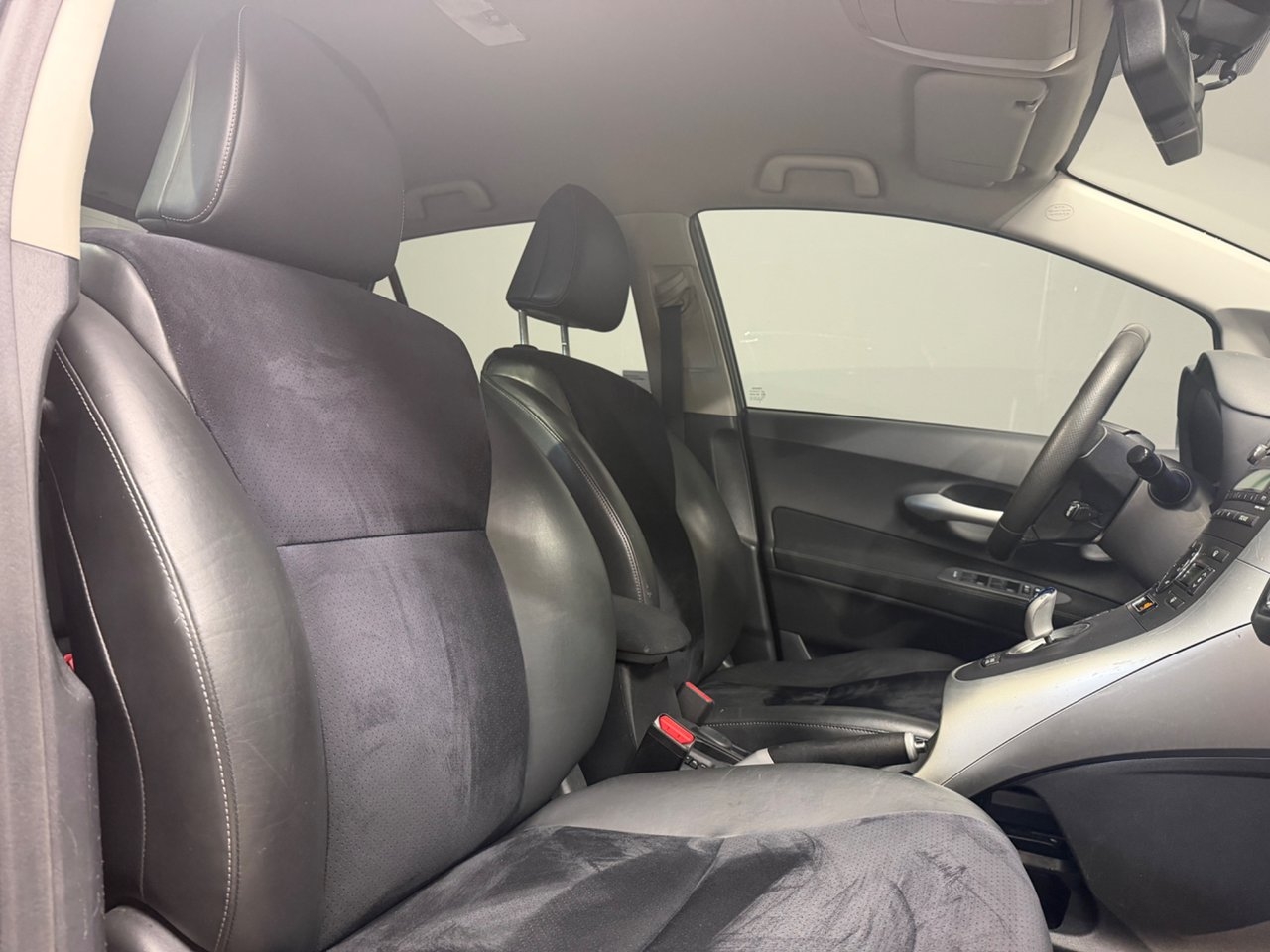 Toyota Auris Hybrid e-CVT HSD Premium 2010, kuva 3/14