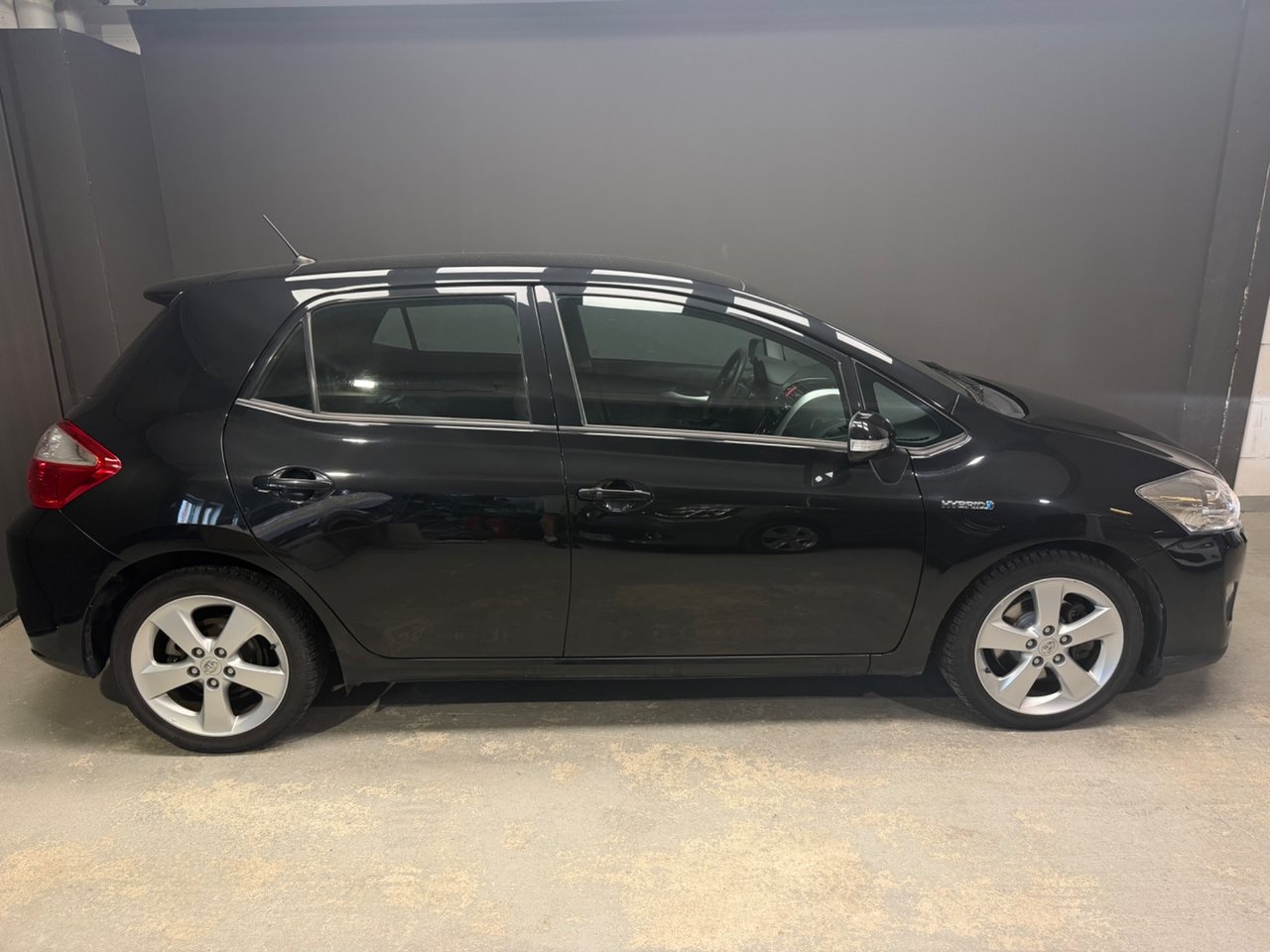 Toyota Auris Hybrid e-CVT HSD Premium 2010, kuva 5/14