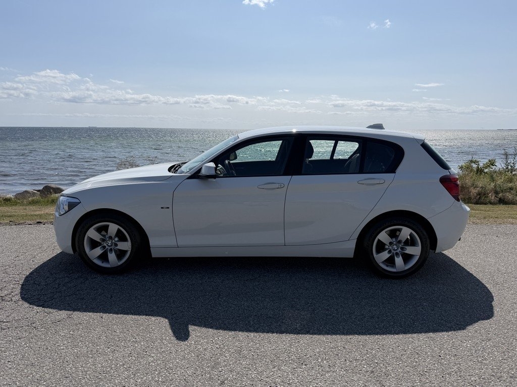 BMW 116 i 5-dörrars Sport line 2012, kuva 2/10