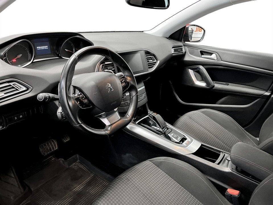 Peugeot 308 5D Active 1.2 PT 131hk 2019, bild 4/15