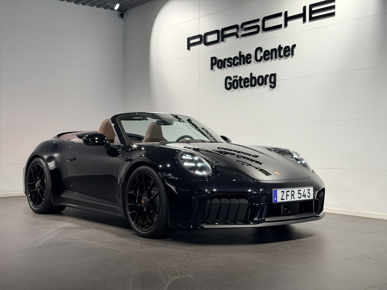 Porsche 911 Carrera 4 GTS Cabriolet 2026, kuva 2/10