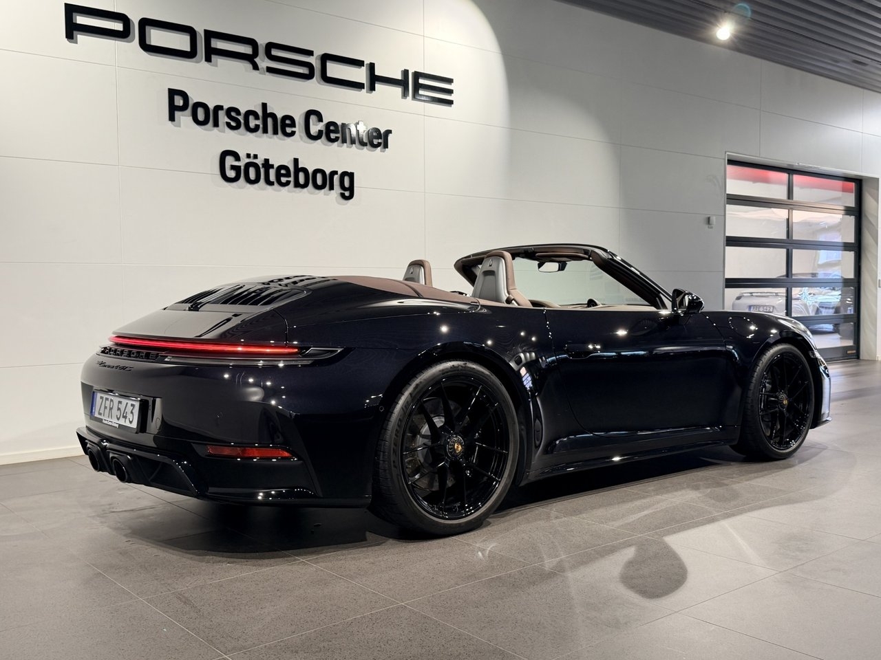 Porsche 911 Carrera 4 GTS Cabriolet 2026, kuva 4/10