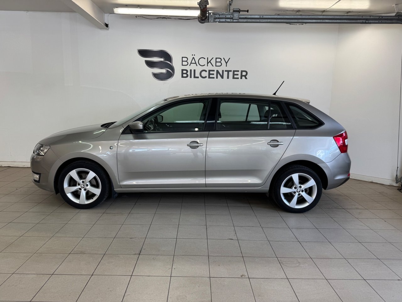 Skoda Rapid 2015, bild 2/13