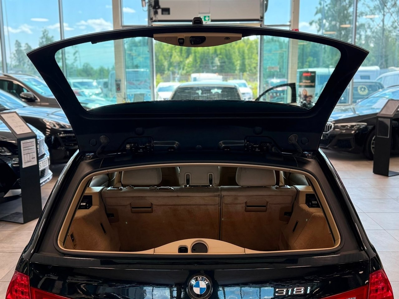BMW 318 2010, bild 7/18