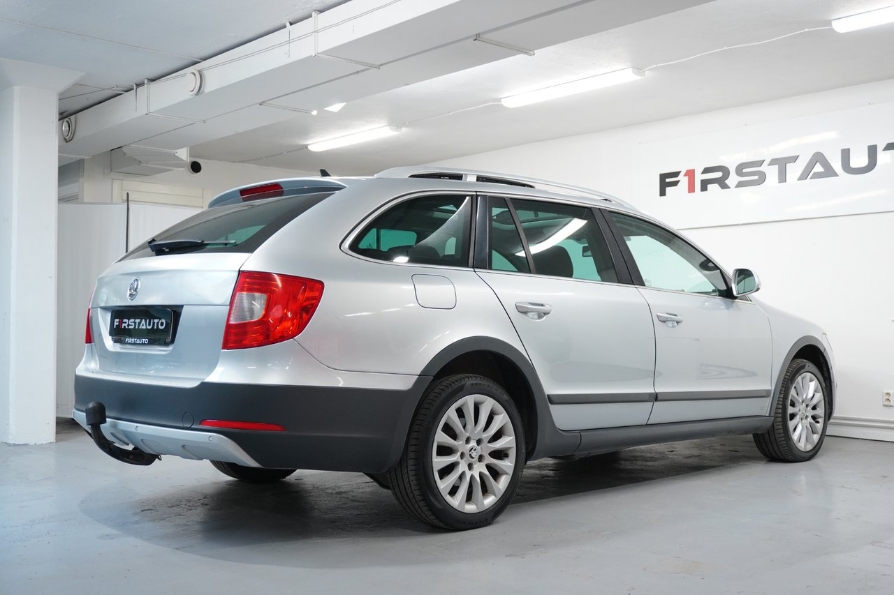 Skoda Superb Kombi 2.0 TDI 4x4 Elegance 2013, bild 5/10