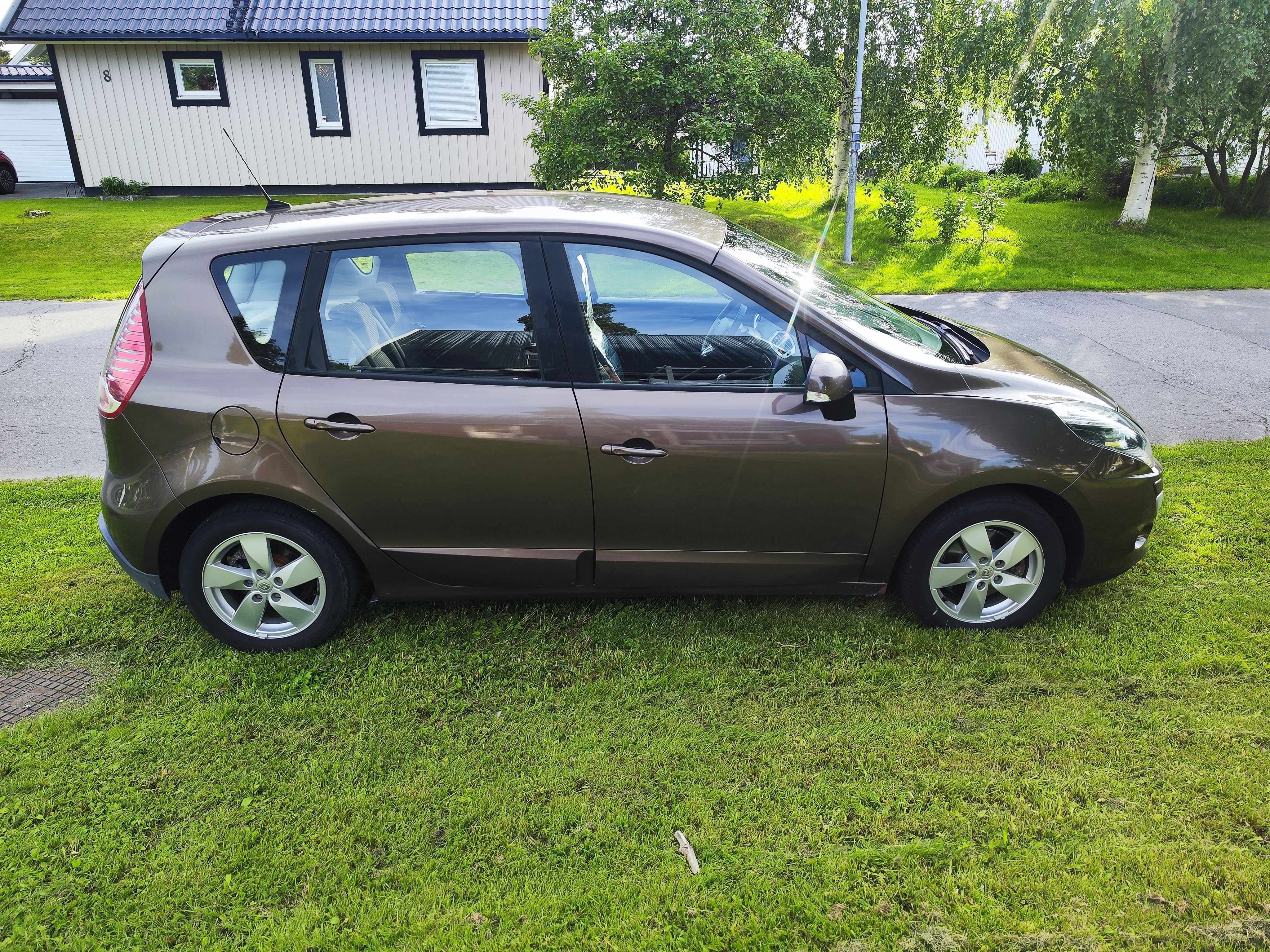 Renault Scenic III 1.6 E85 Manuell 2010, bild 5/8