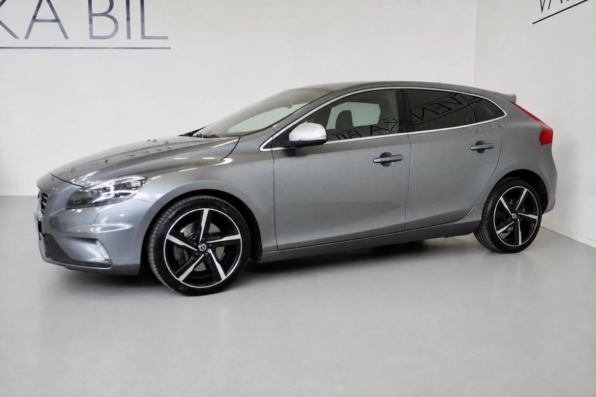 Volvo V40 2016, photo 4/18