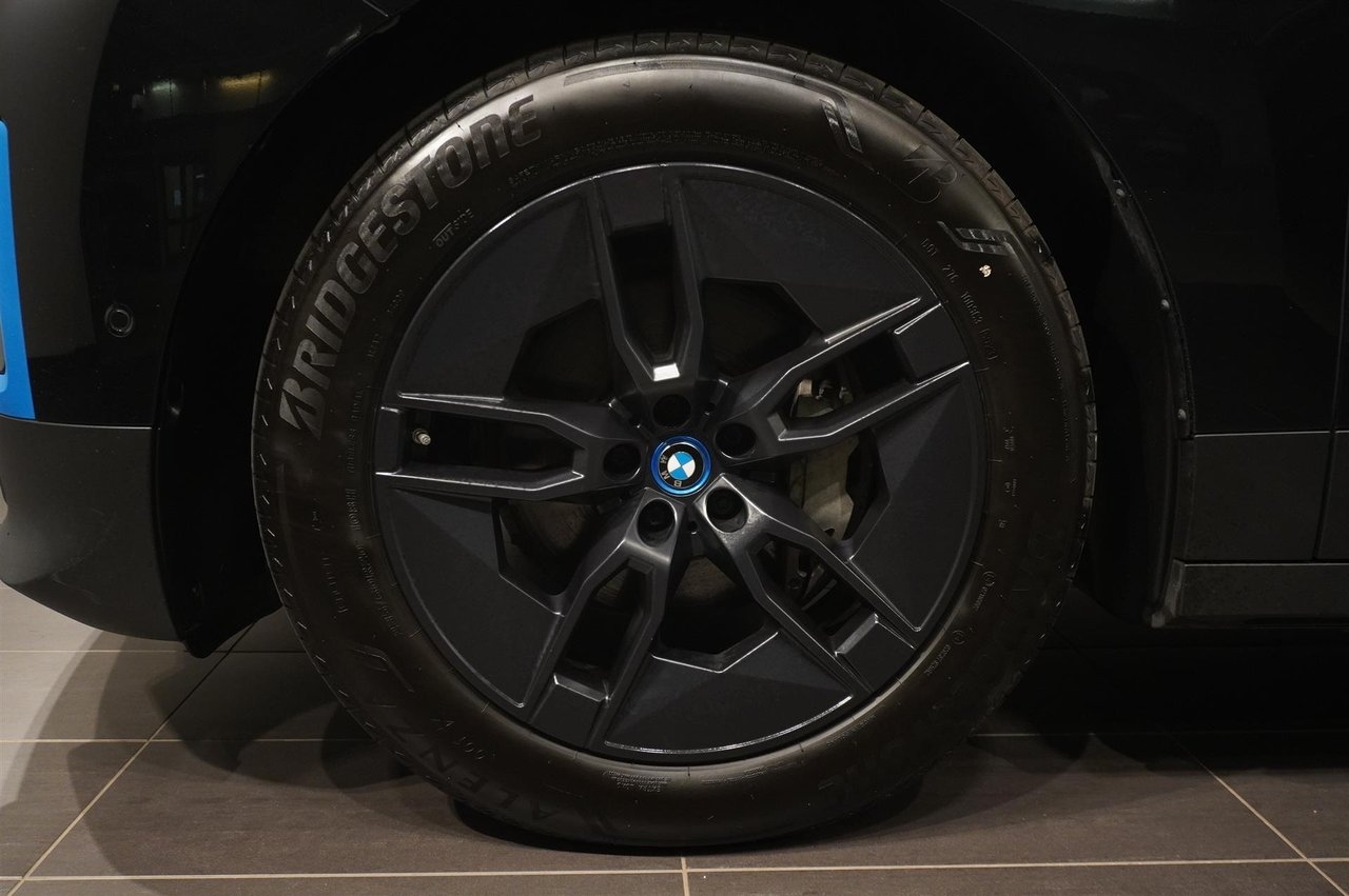 BMW iX xDrive50 2023, bild 6/10