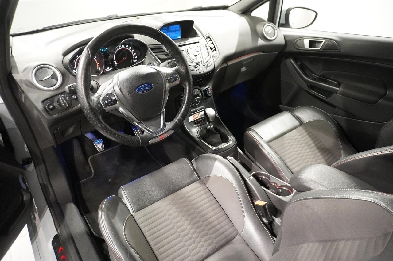 Ford Fiesta St200 Limited Edition 200hk 2016, bild 2/14