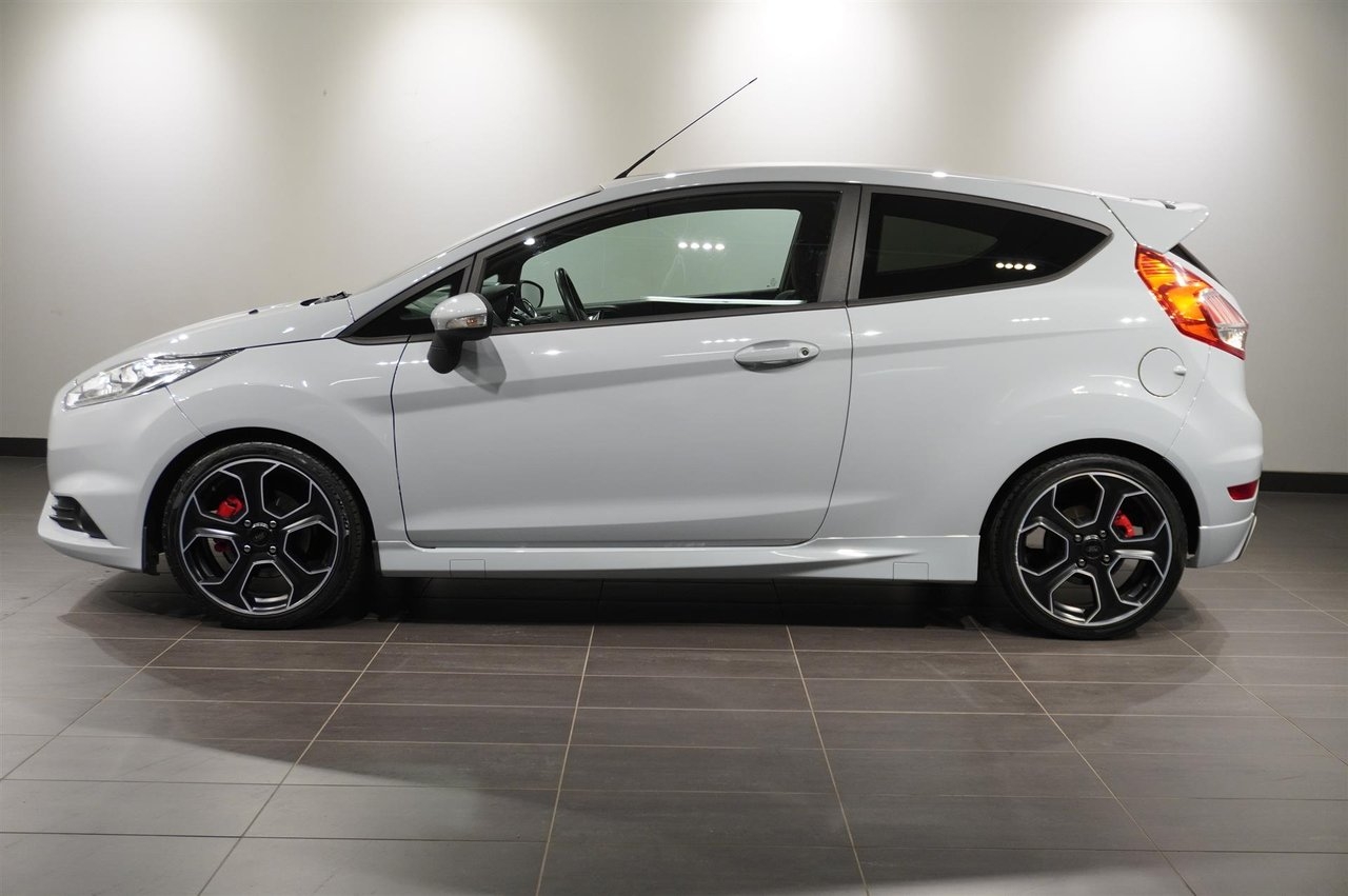 Ford Fiesta St200 Limited Edition 200hk 2016, bild 3/14