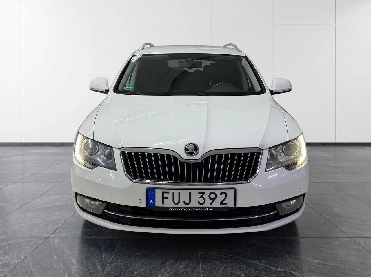 Skoda Superb 2015, photo 2/10