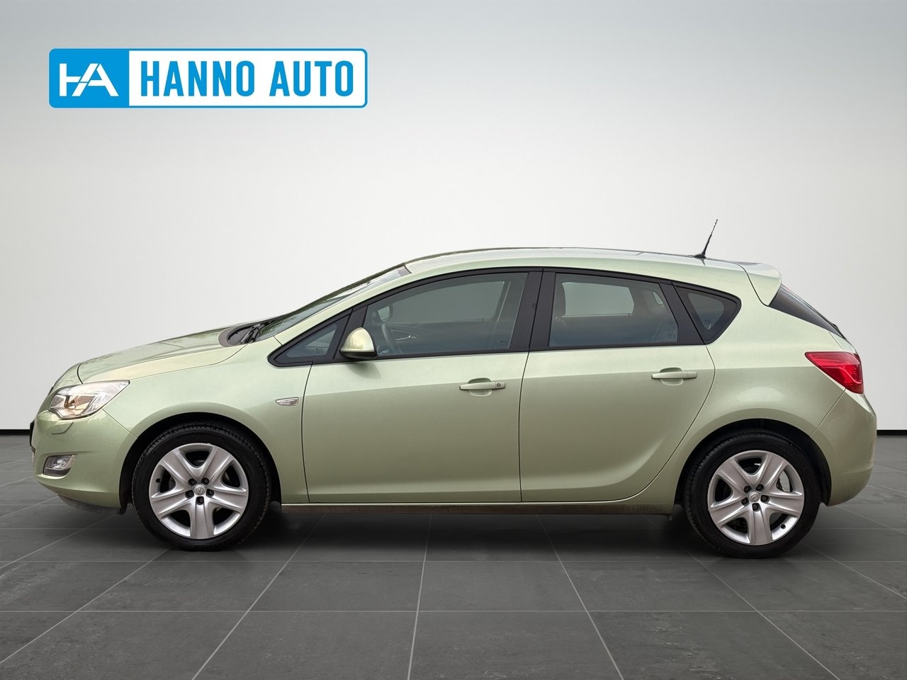 Opel Astra 1.6 2011, bild 2/23