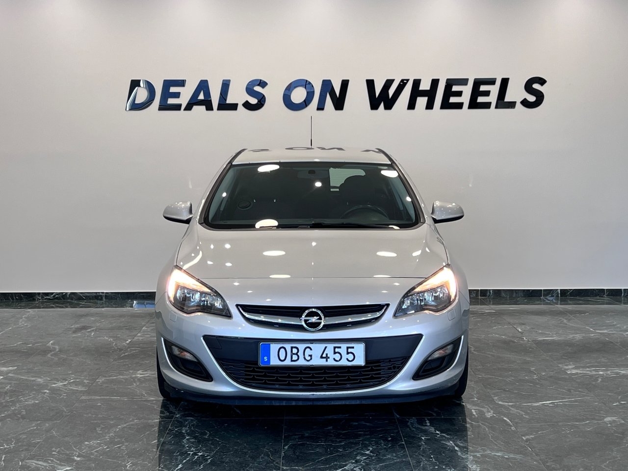 Opel Astra 1.6 Active Nyservad Nykamrem 2014, bild 4/10