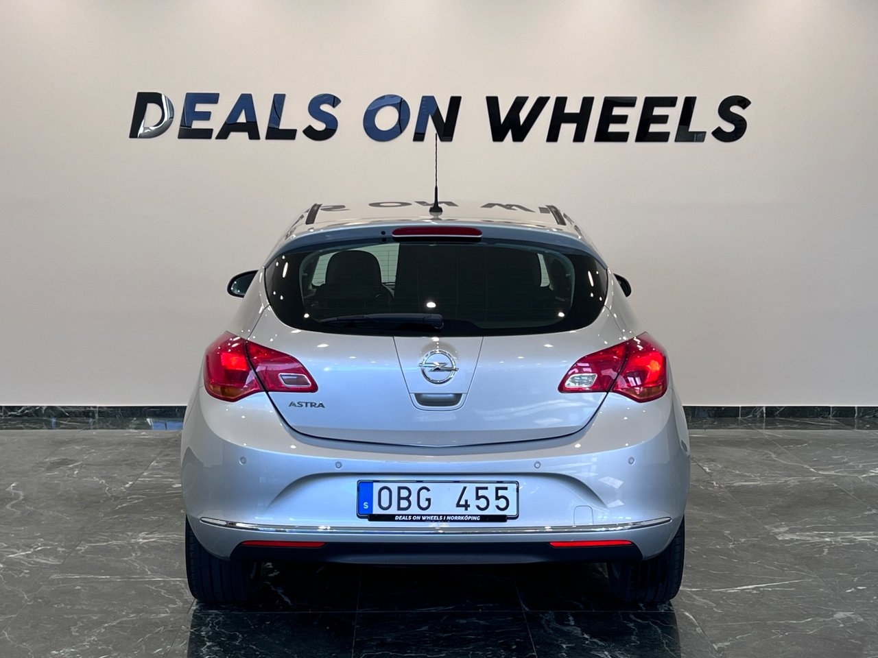 Opel Astra 1.6 Active Nyservad Nykamrem 2014, bild 6/10
