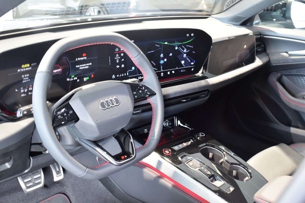 Audi A5 Avant e-hybrid 367hk Q S-line 2025, bild 5/9