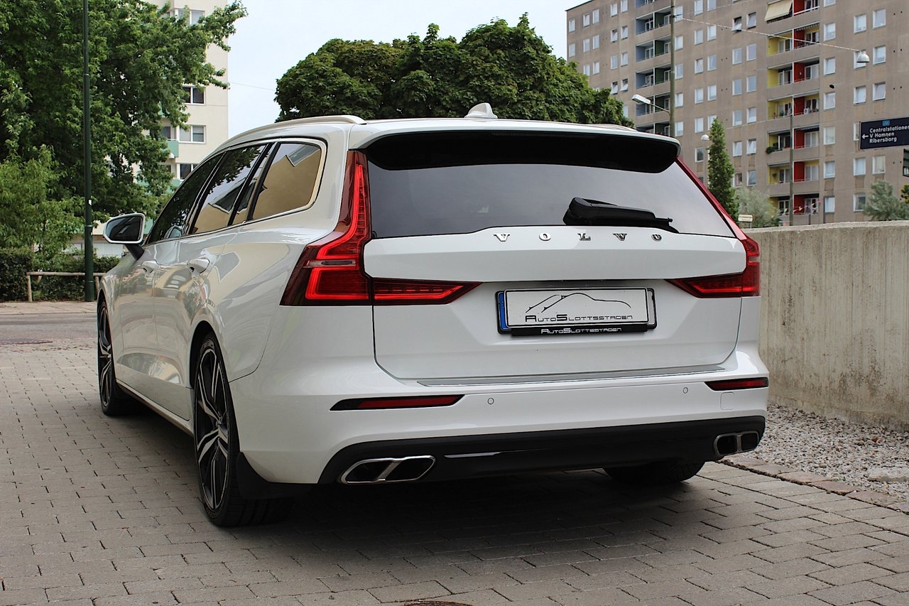 Volvo V60 2019, photo 2/10