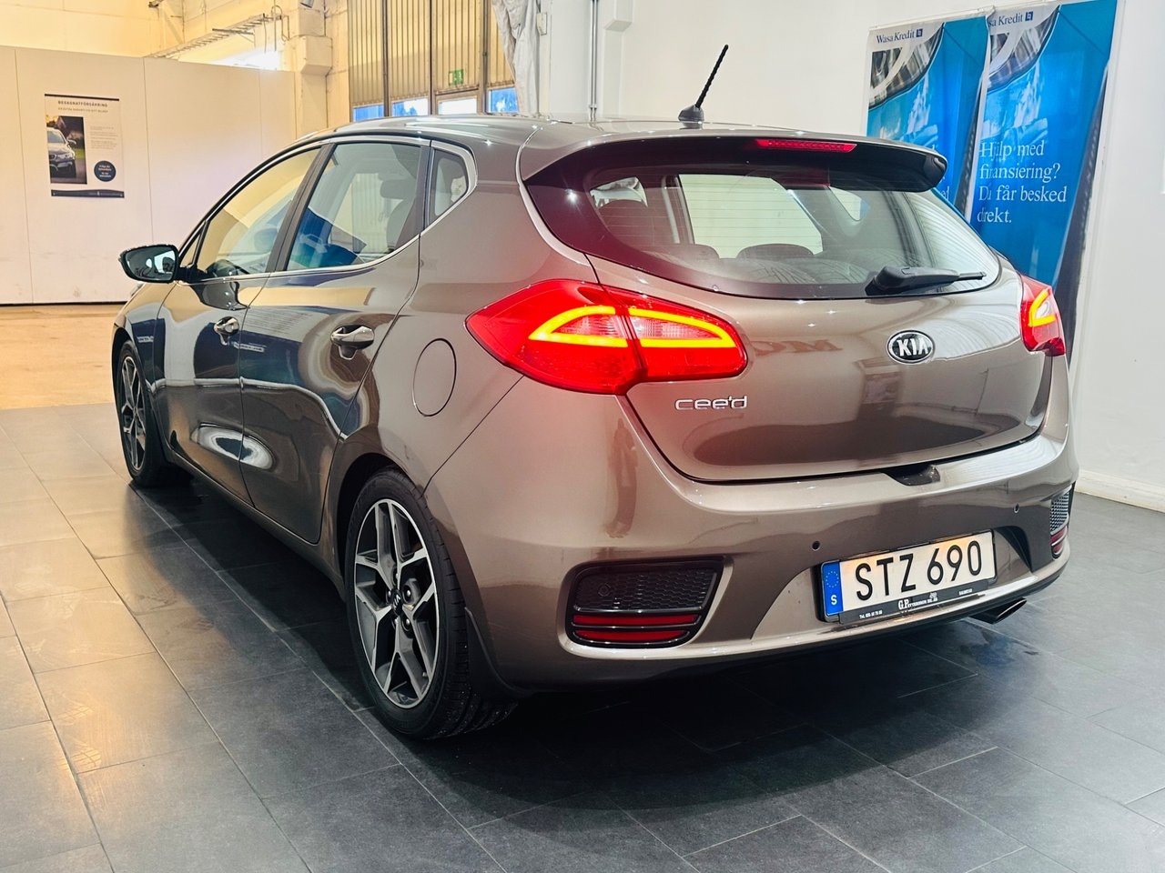 Kia Ceed cee'd 1.6 GDI DCT Euro 6 2016, bild 6/18