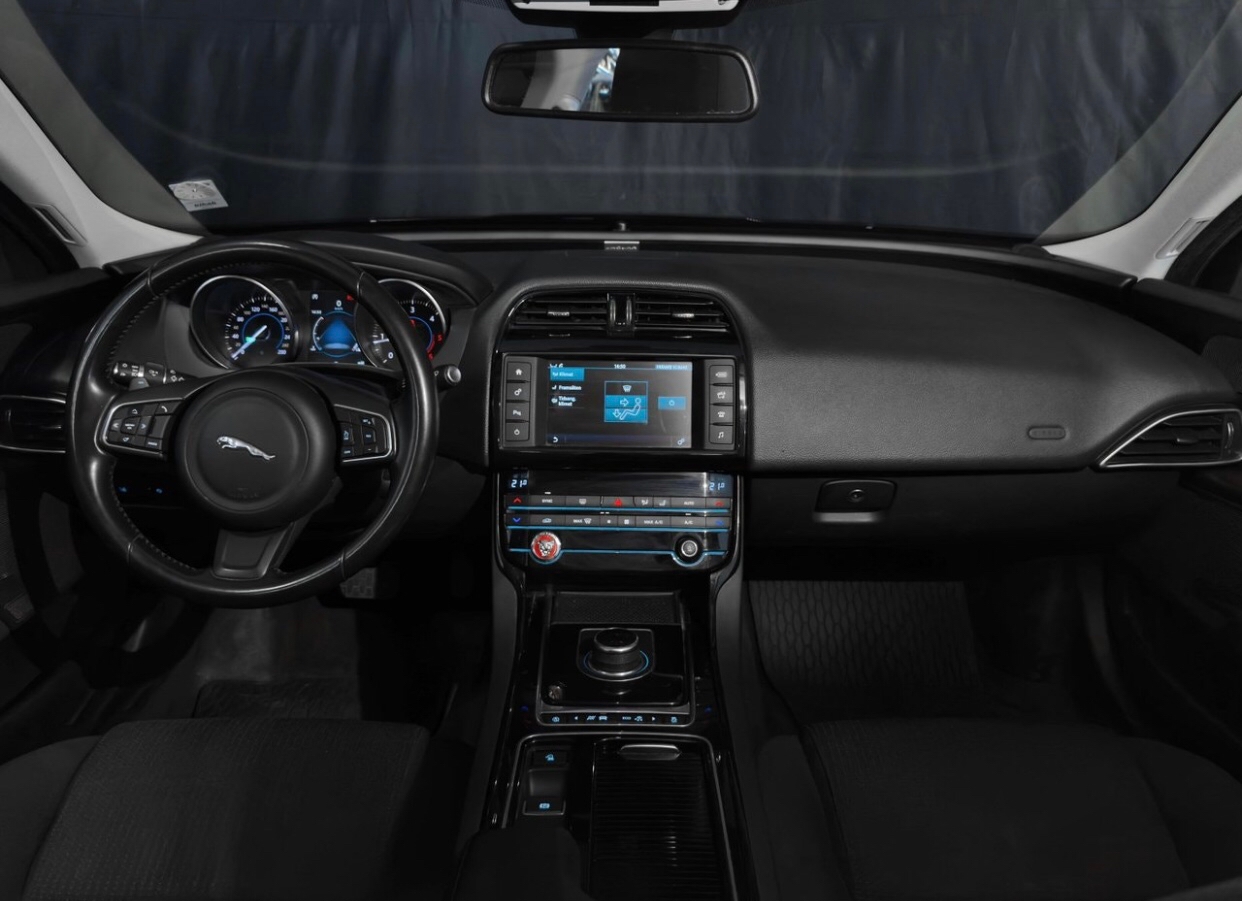 Jaguar XE 2018, bild 5/9