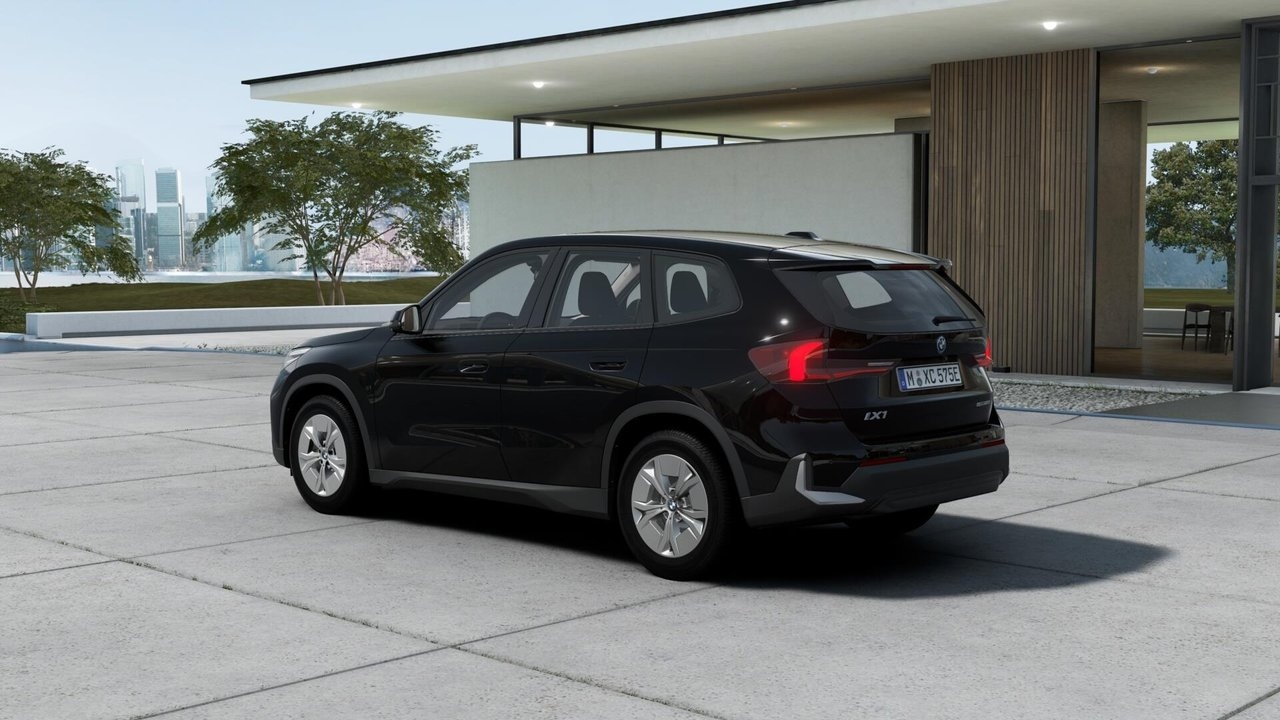 BMW iX1 eDrive20 Active Ed 2027, bild 2/13