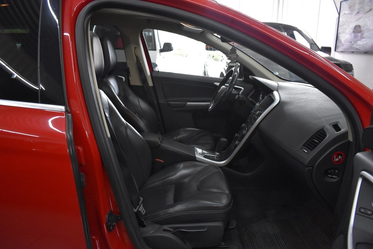 Volvo XC60 D3 163hk R-Design 2011, kuva 7/16