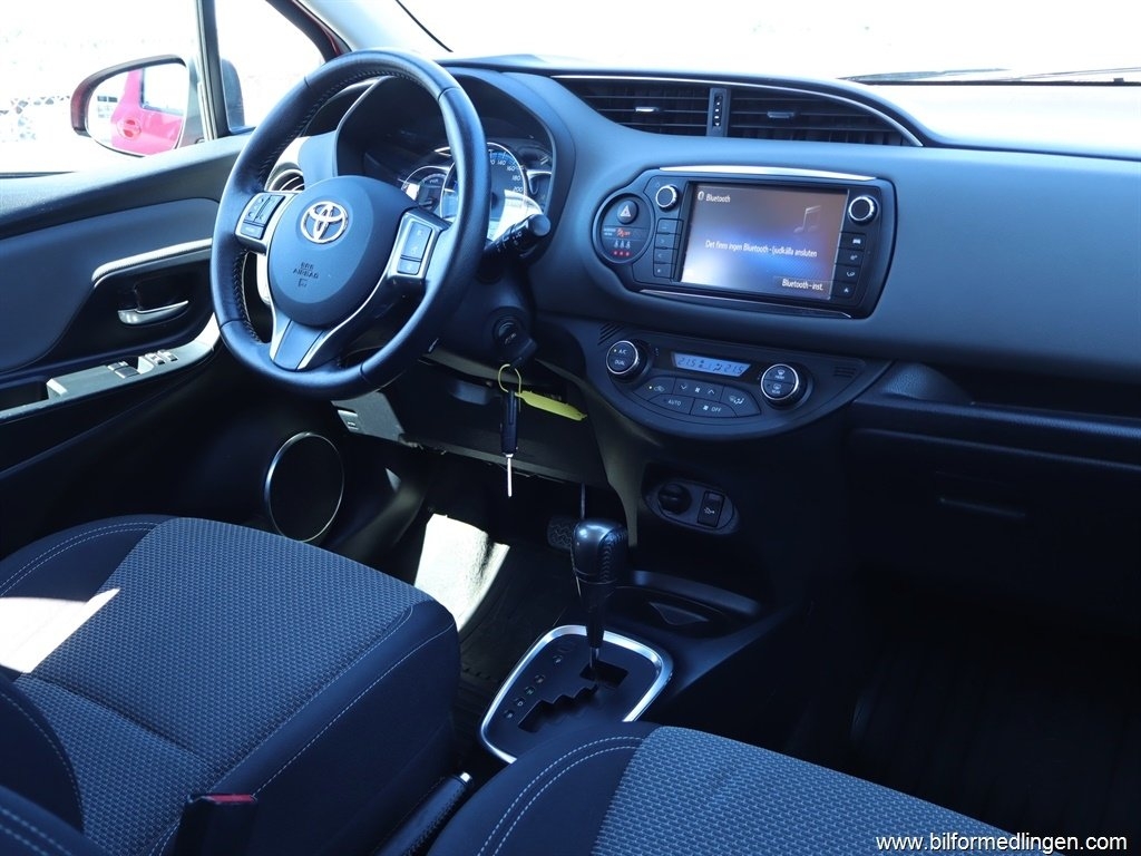 Toyota Yaris 1.5 VVT-i Hybrid 100hk 2015, bild 7/10