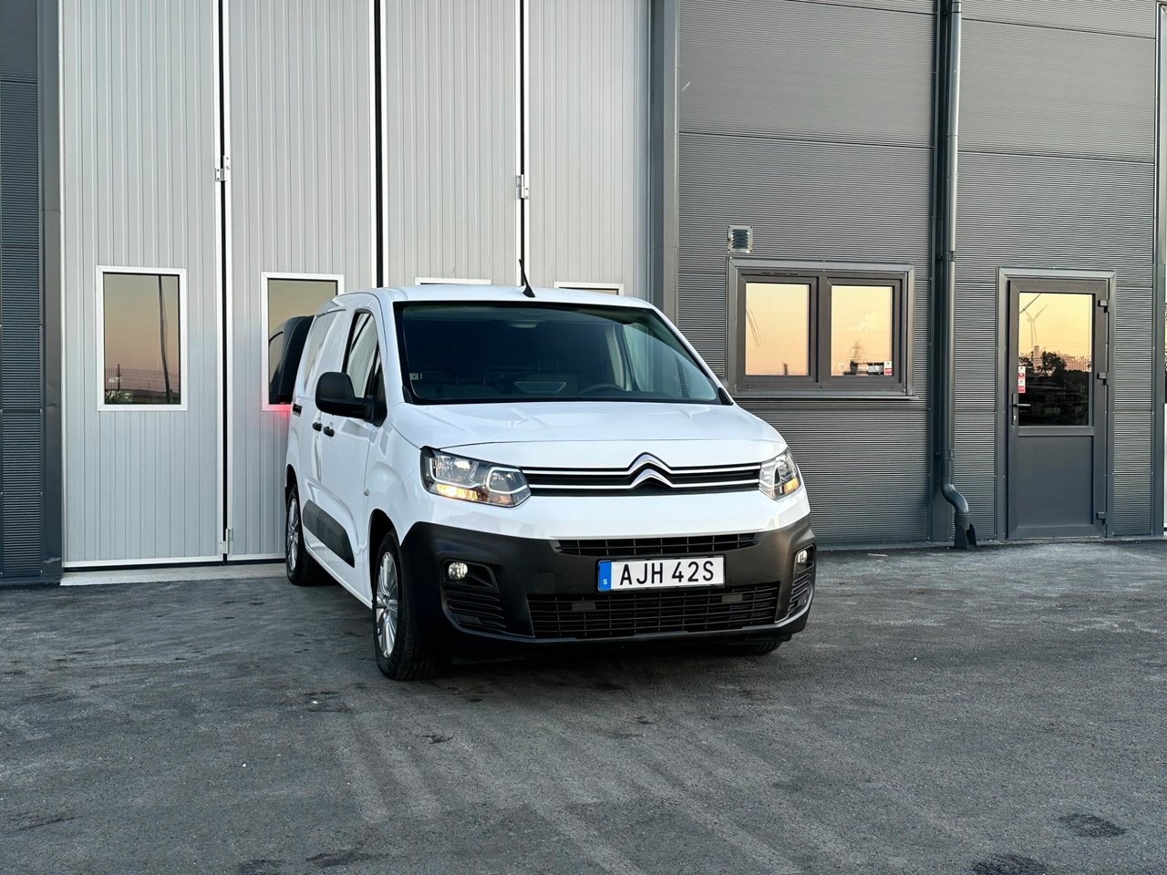 Citroen Berlingo 2019, bild 2/9
