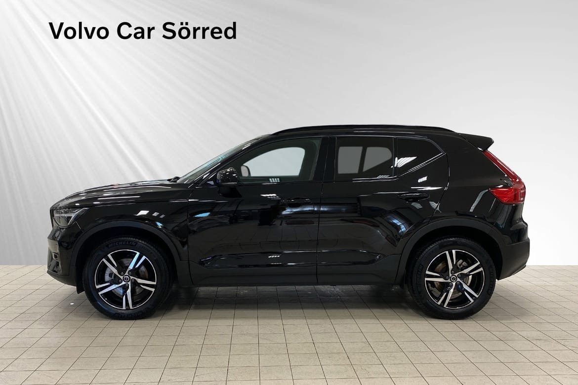 Volvo XC40 B3 FWD Bensin Plus Dark 2026, bild 3/10