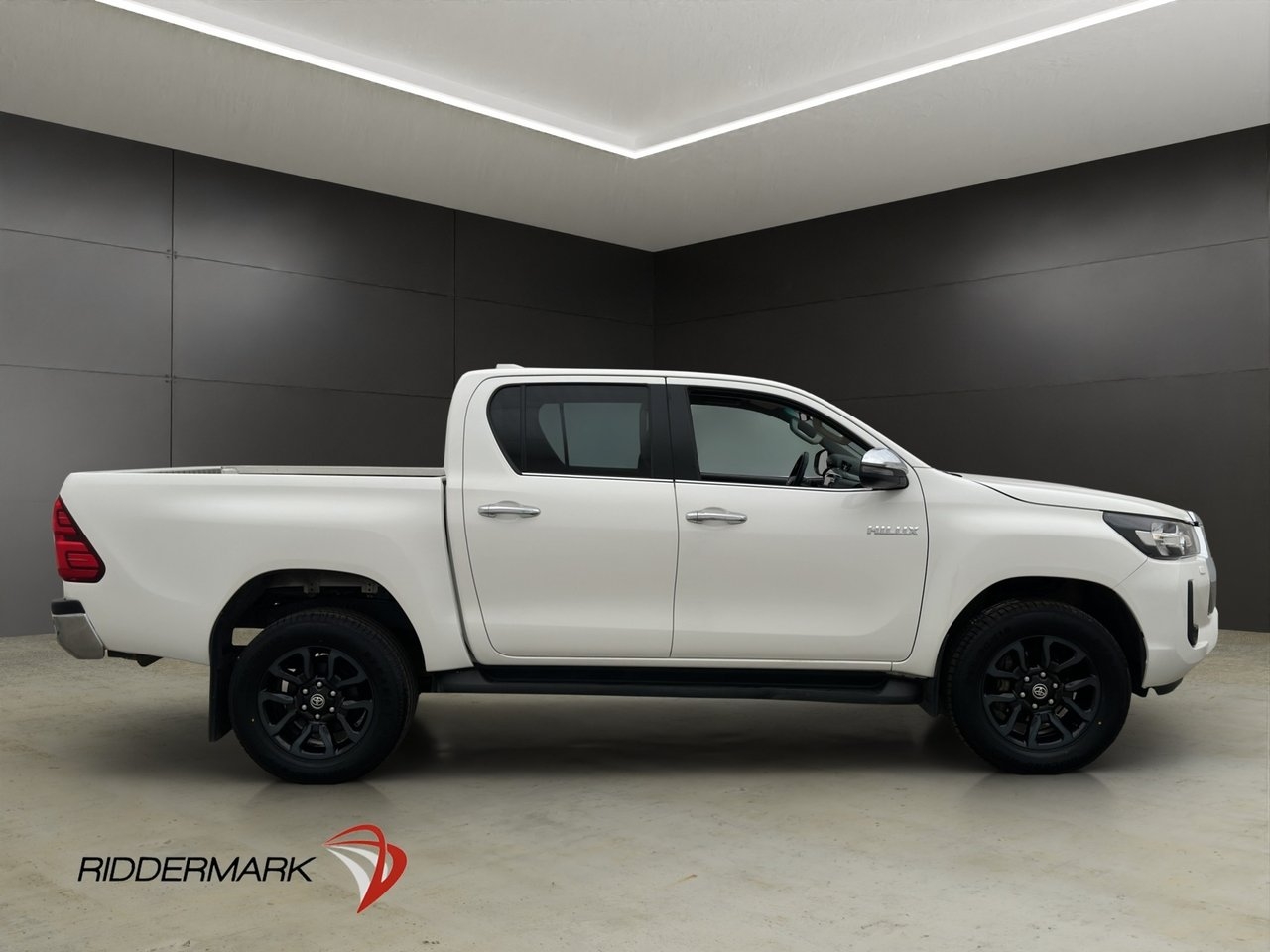Toyota HiLux 2024, photo 2/32