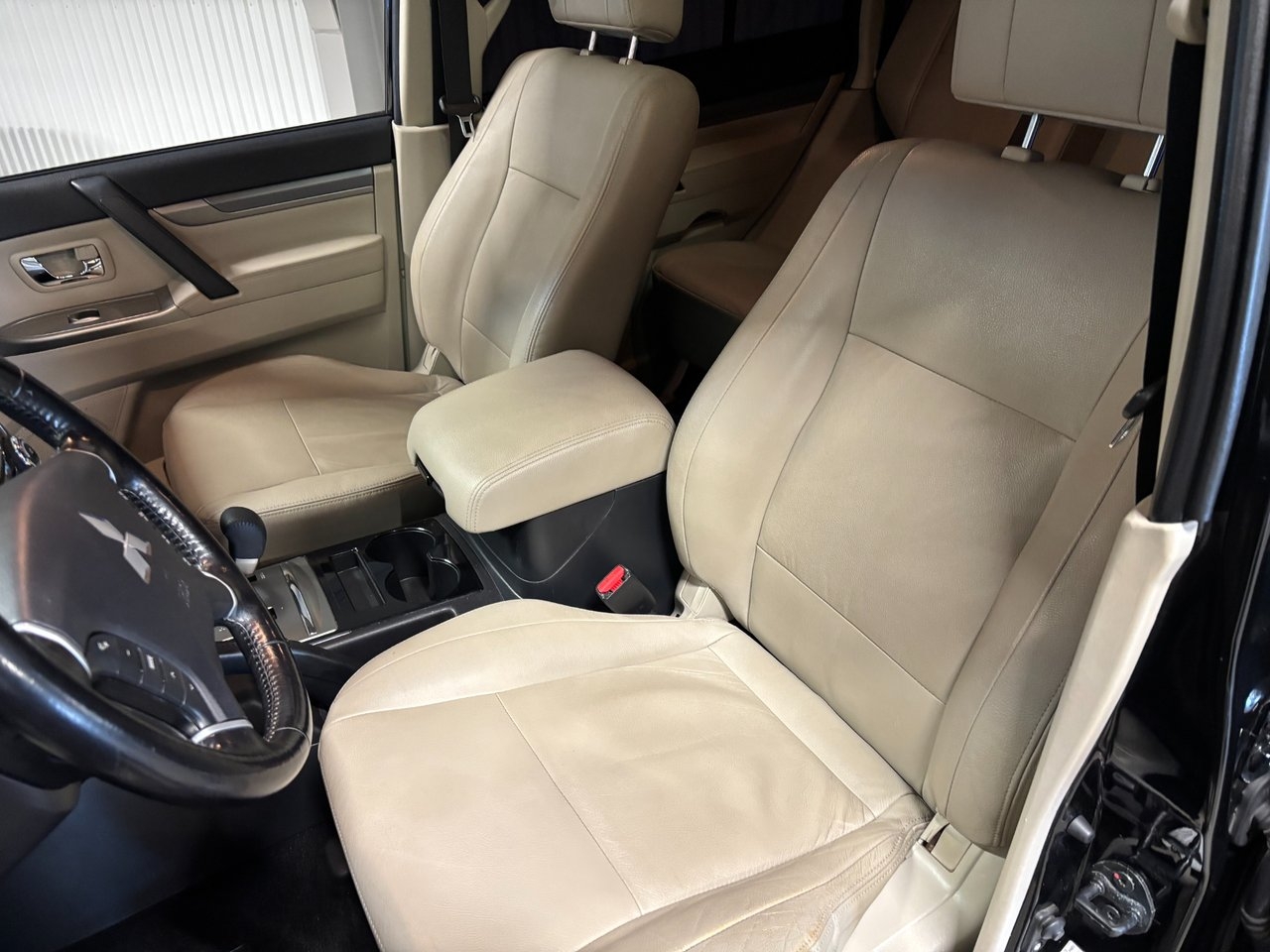 Mitsubishi Pajero 2016, kuva 7/12