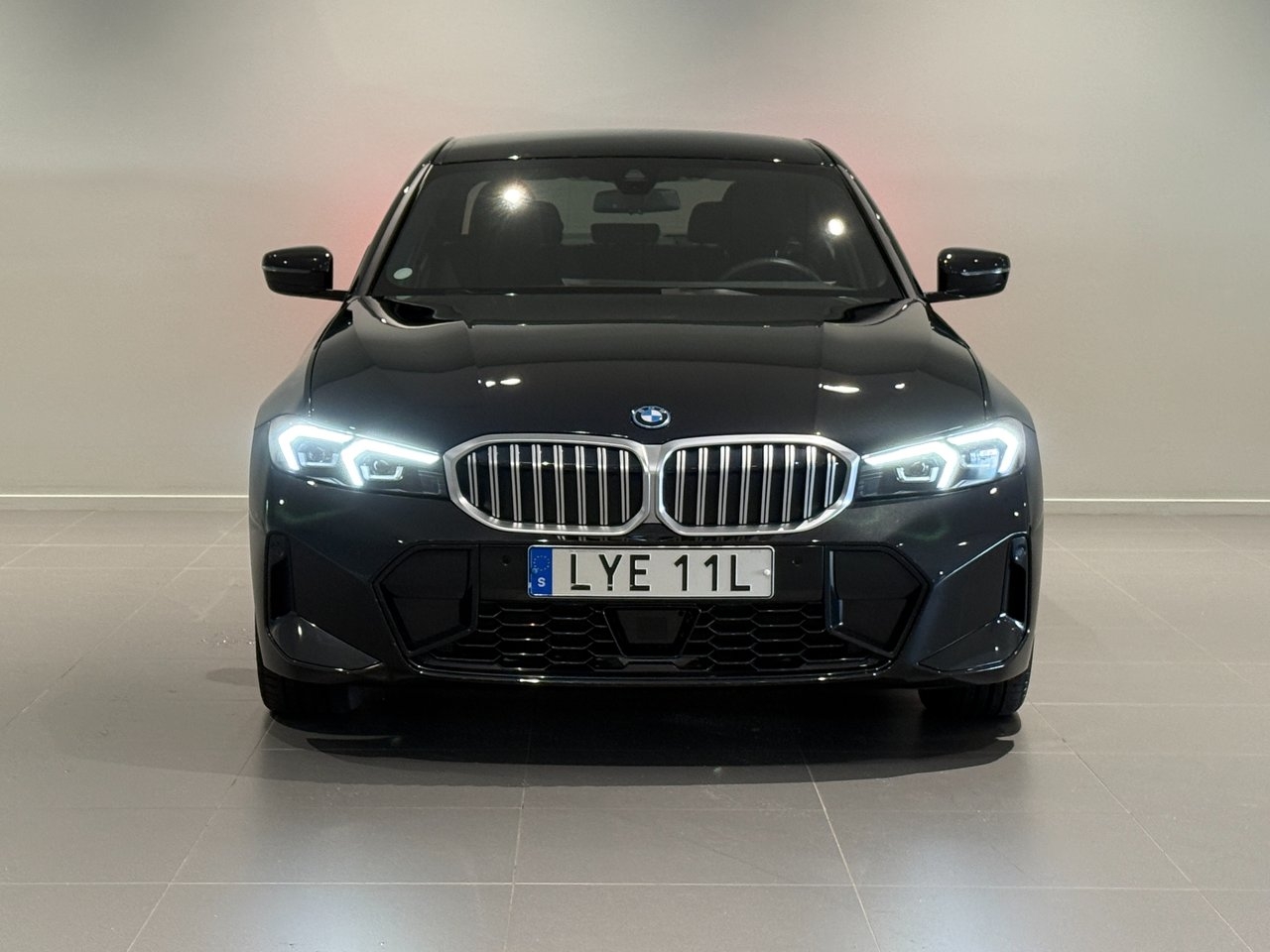 BMW 330 2025, kuva 2/19