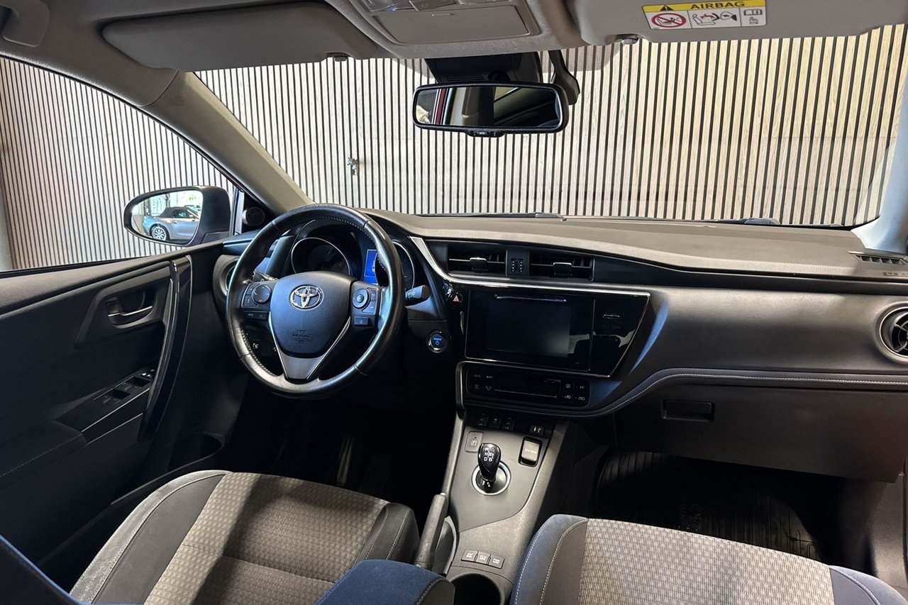 Toyota Auris 2017, bild 6/9