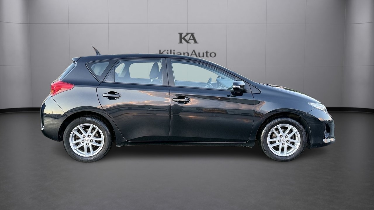 Toyota Auris 2015, bild 2/10