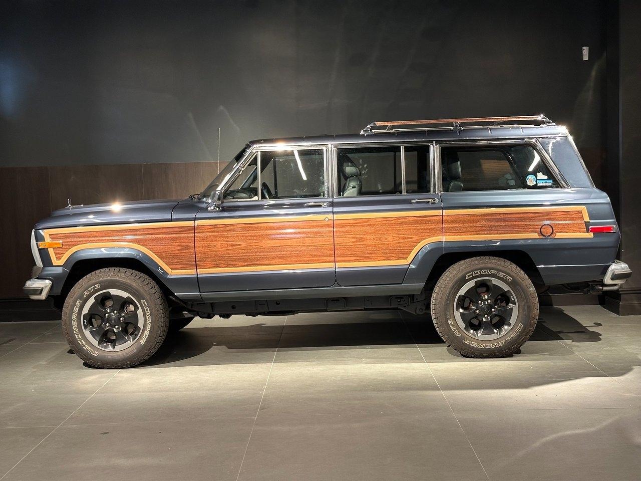 Jeep Wagoneer