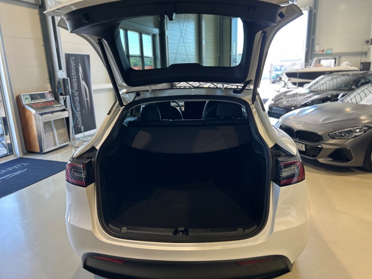 Tesla Model Y 2024, bild 5/10