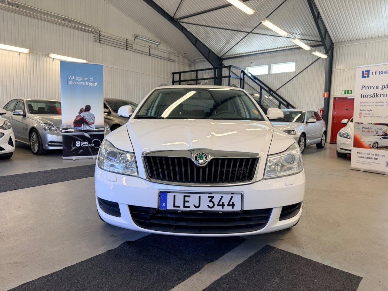 Skoda Octavia 2011, bild 2/14