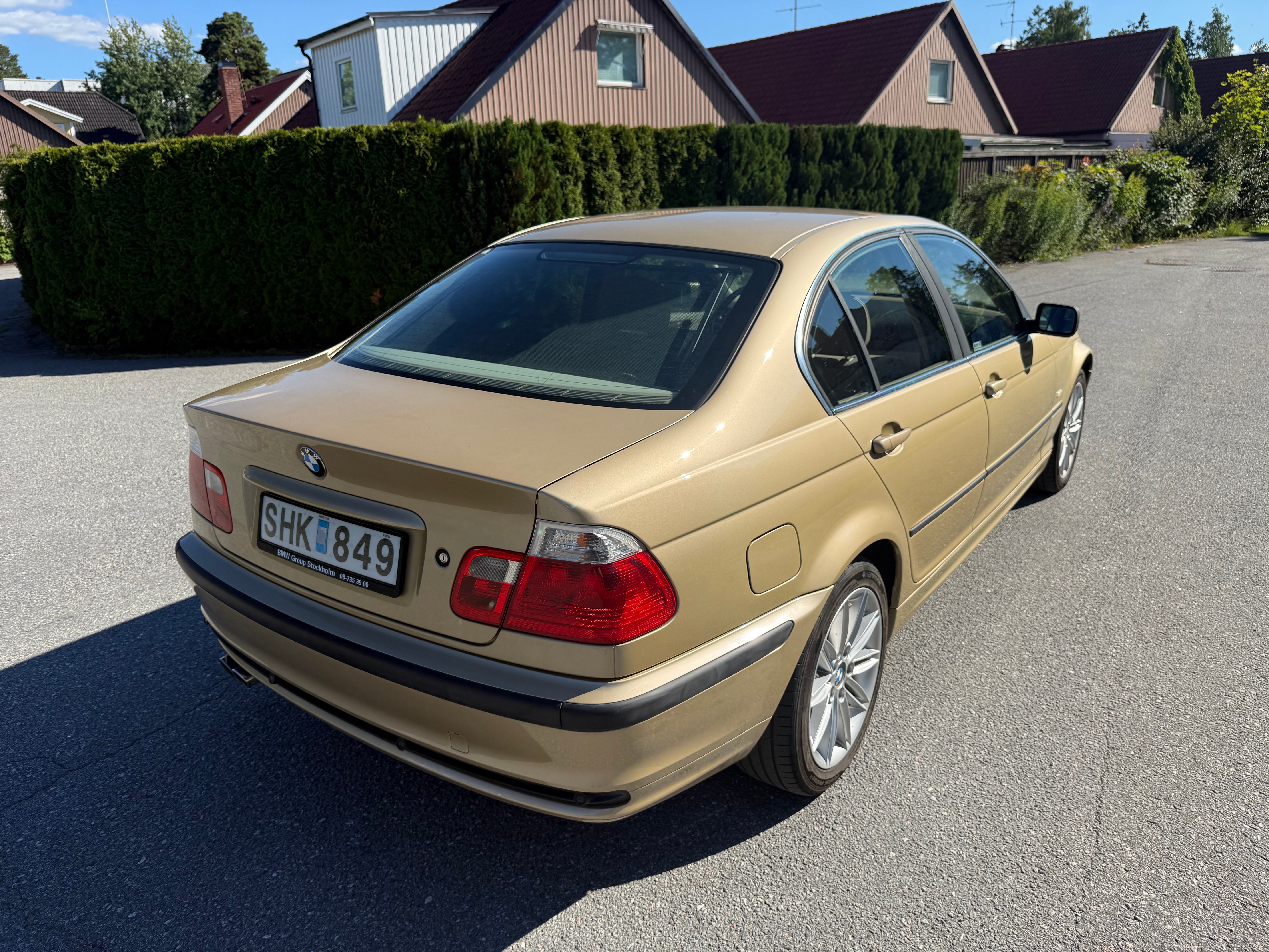 BMW 330