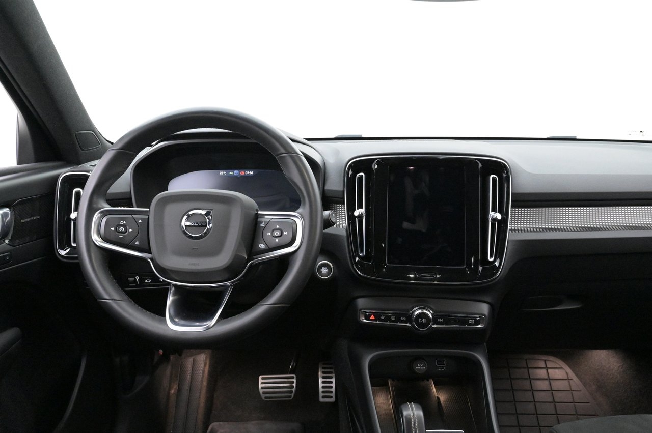 Volvo XC40 2022, photo 6/10