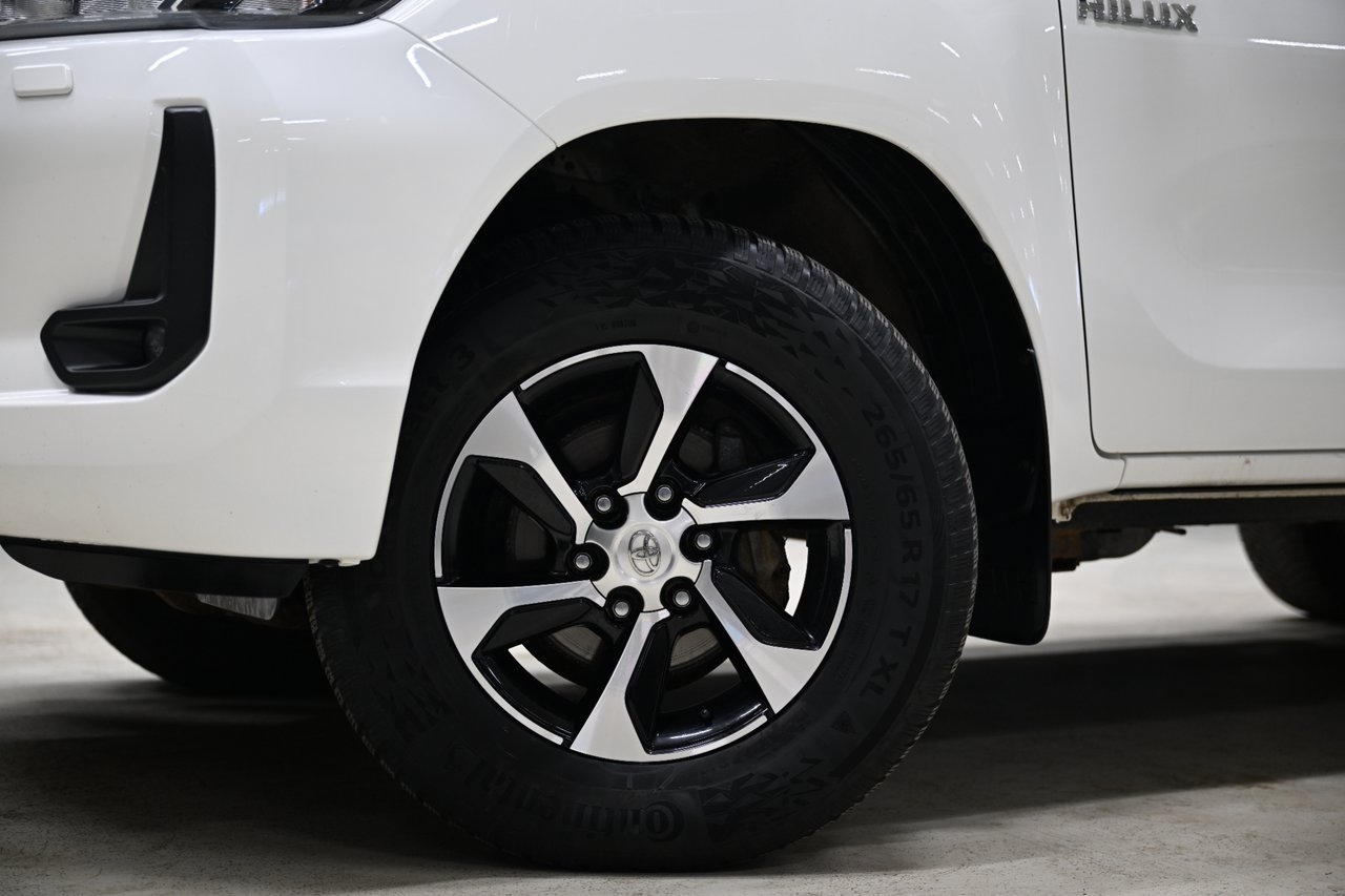 Toyota HiLux 2.4 AWD 150HK Automat 2022, photo 2/30