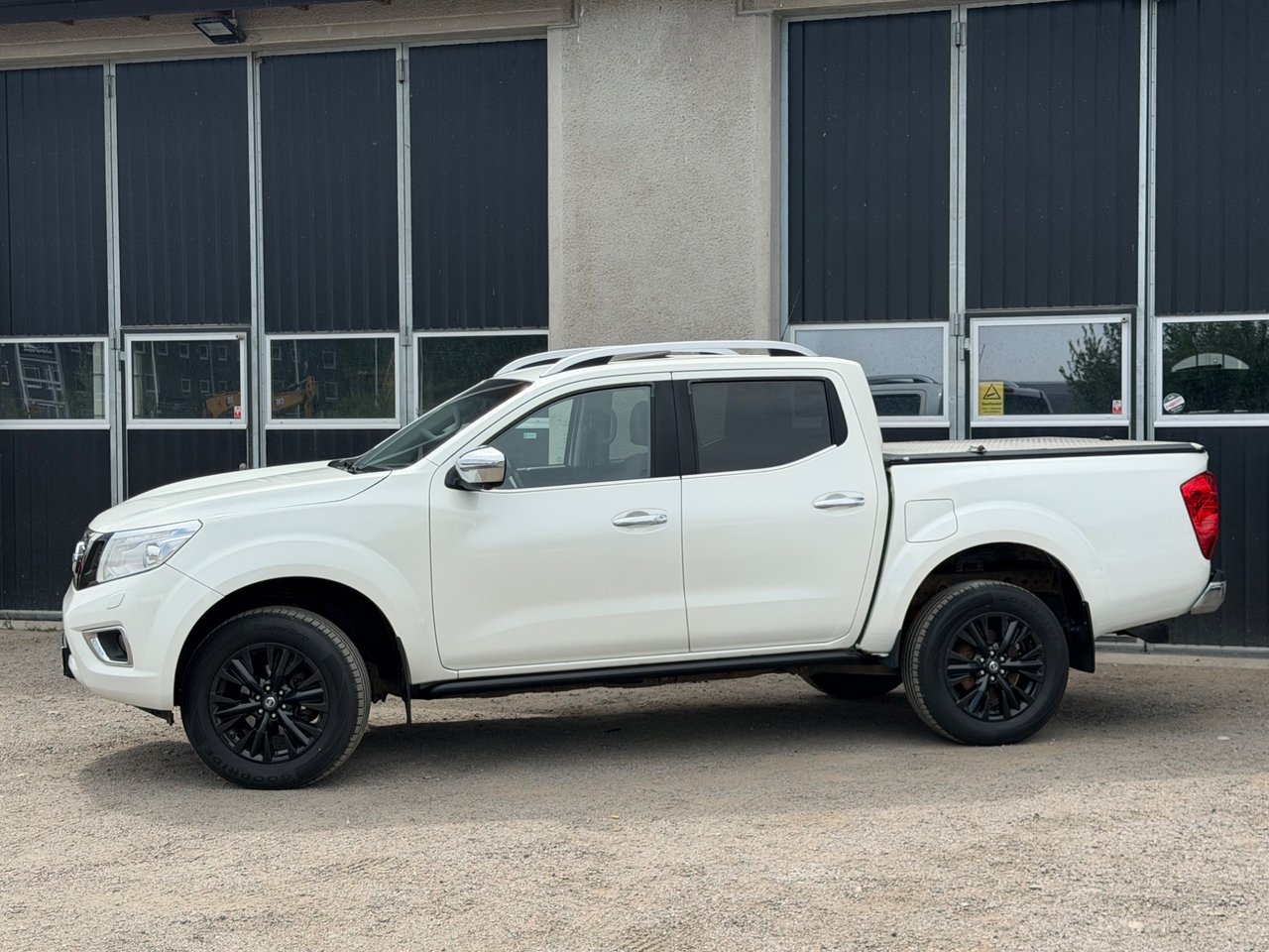 Nissan Navara 2017, bild 2/10