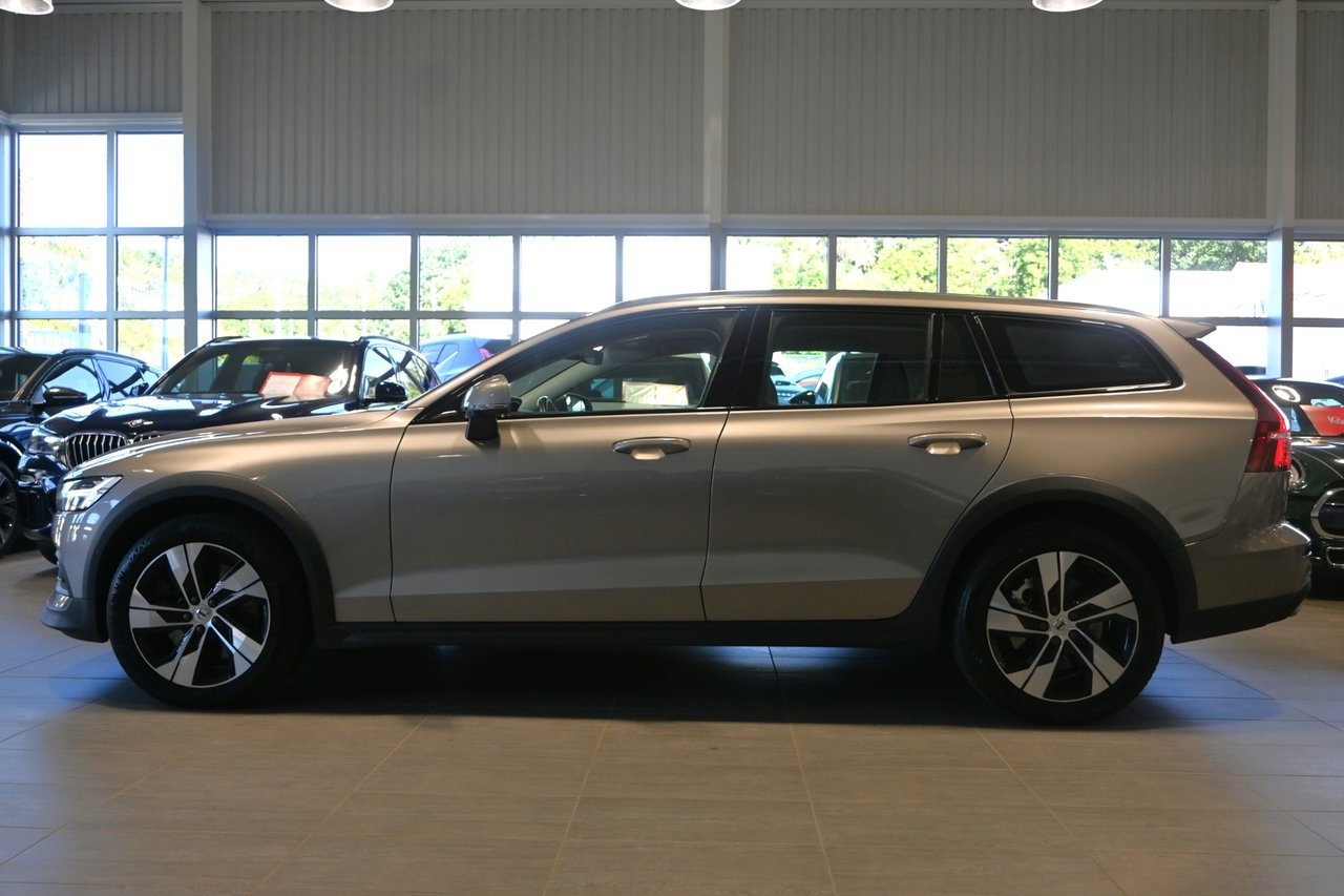 Volvo V60 Cross Country 2019, bild 2/10