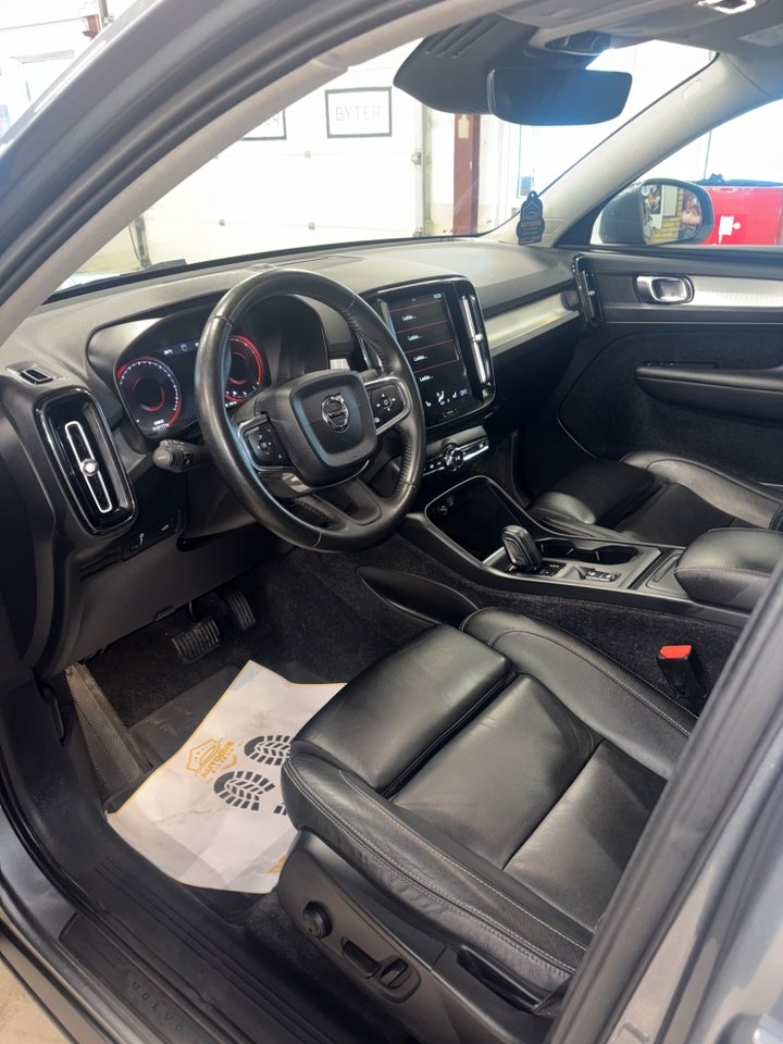 Volvo XC40 2018, bild 2/14