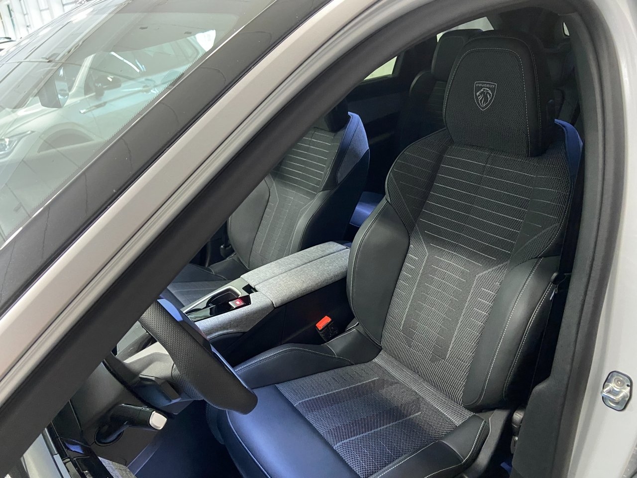 Peugeot 5008 Hybrid 1.2 145hk GT 7-sits 2025, bild 7/10
