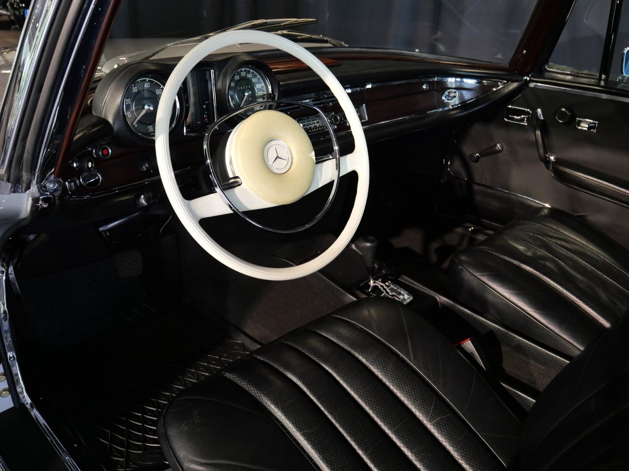 Mercedes-Benz 280 SE 3.5 Coupé 1971, bild 6/10