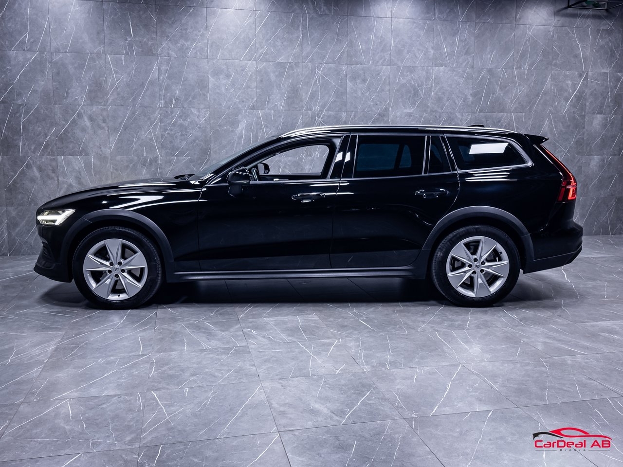 Volvo V60 Cross Country 2019, kuva 4/10