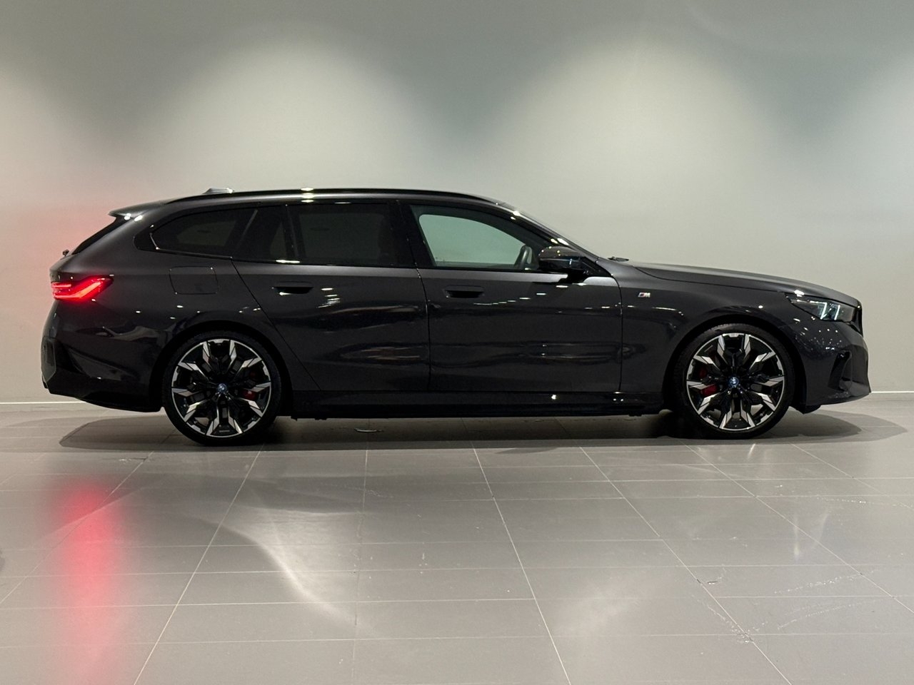 BMW i5 M60 xDrive Touring M Sport Pro 2025, photo 3/10
