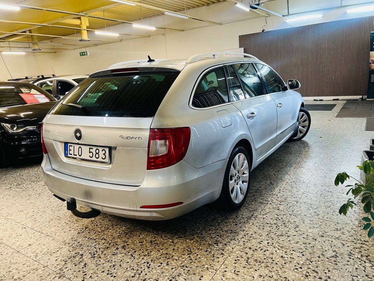 Skoda Superb 2010, bild 4/10