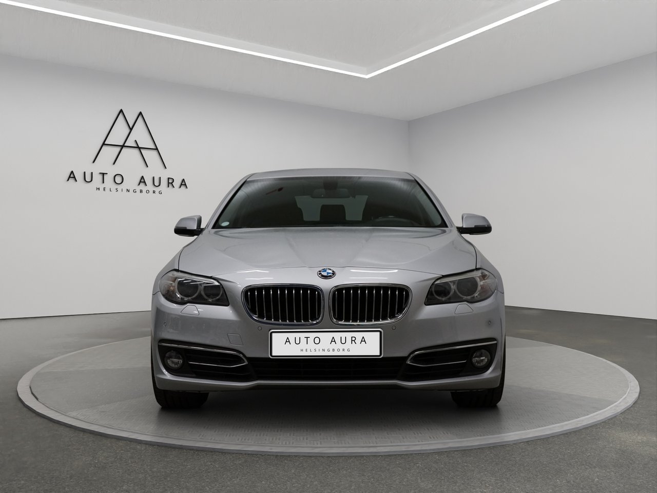 BMW 530 d xDrive Touring Luxury Line 2016, bild 2/22