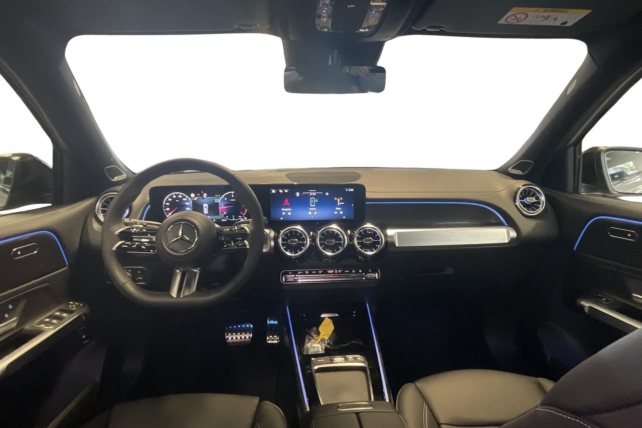 Mercedes-Benz GLB 220 d 4M 2026, photo 3/10